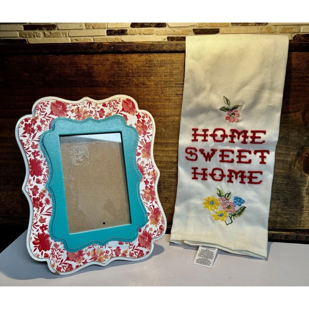 Pioneer Woman Home Sweet Home Towel & Painterly Floral 4x6 Frame Set